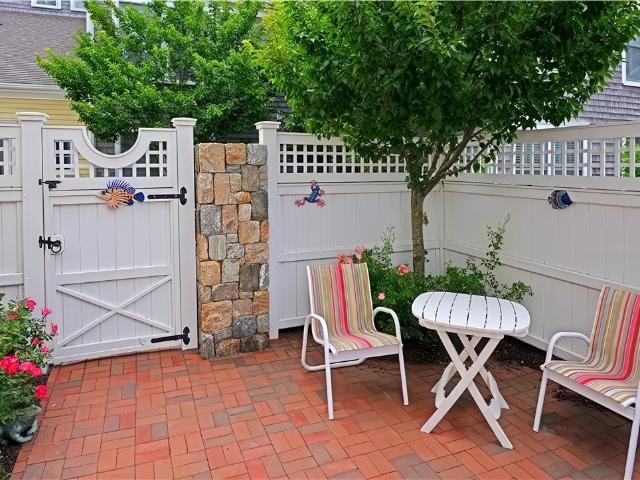 20 Narragansett Avenue 300