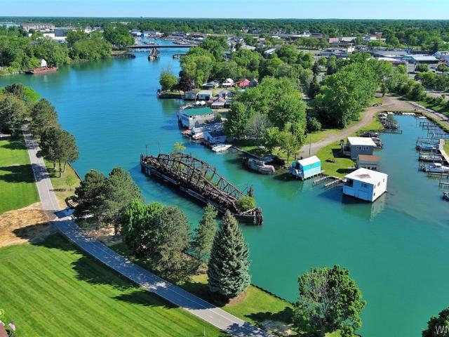20 Niagara Shore Drive