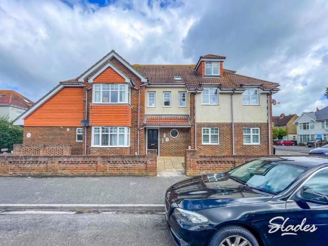 20 Pinecliffe Avenue, Southbourne. 2 bed apartment to rent £1,250 pcm £288 pw