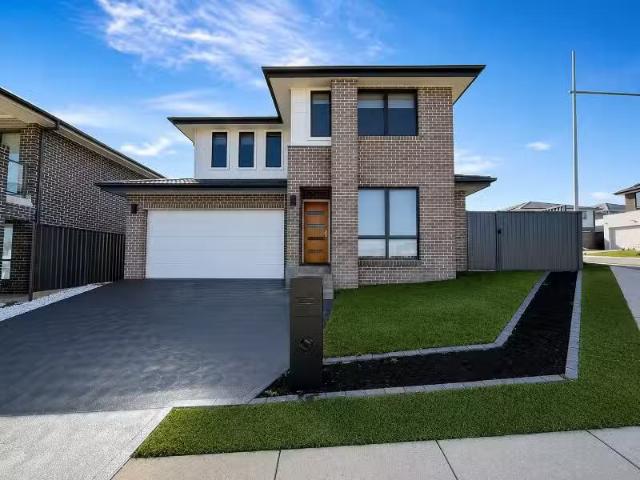 20 Roman Street, LEPPINGTON House for rent Listed by Jasmin S.