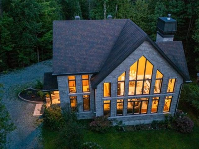 20 Rue Des Mélilots, Austin, QC, J0B 1B0 Luxury House for sale | Listing ID 12034 | Royal LePage Carriage Trade Luxury Properties