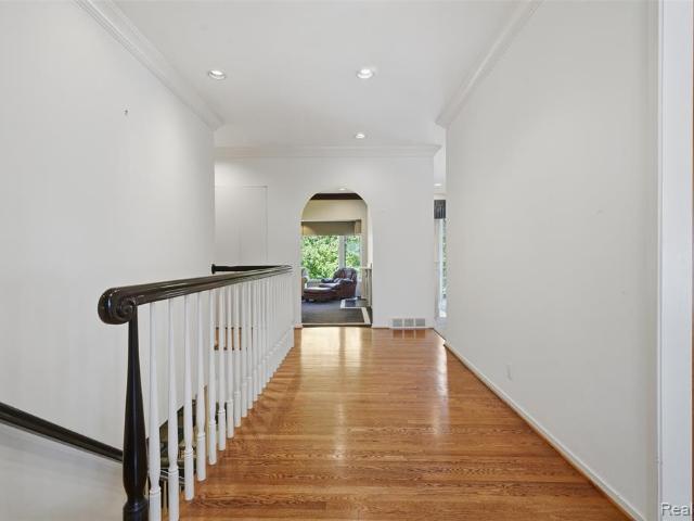 20 Scenic Oaks Drive