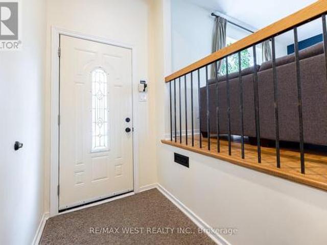 20 Sanderson Crescent, Richmond Hill, ON, L4C 5L4 house for sale | Listing ID N13705 | Royal LePage