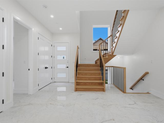 20 Singer Avenue 201