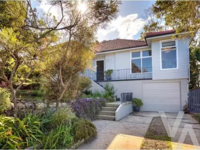 20 Springfield Avenue, Kotara House for rent Listed by Ellyn.