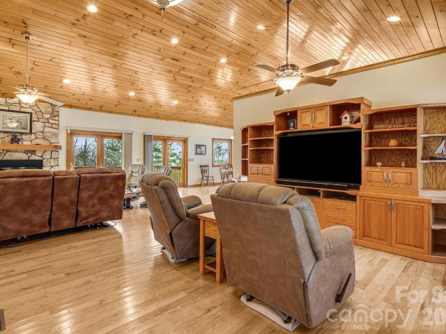 20 Stony Crest Drive