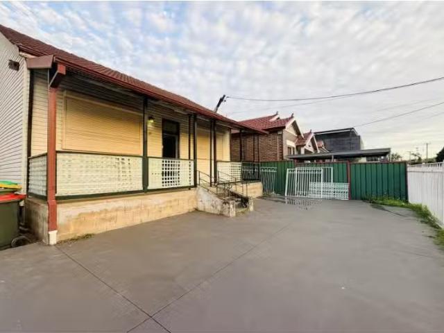 20 Station Street, Guildford House for rent Listed by Siu ga.
