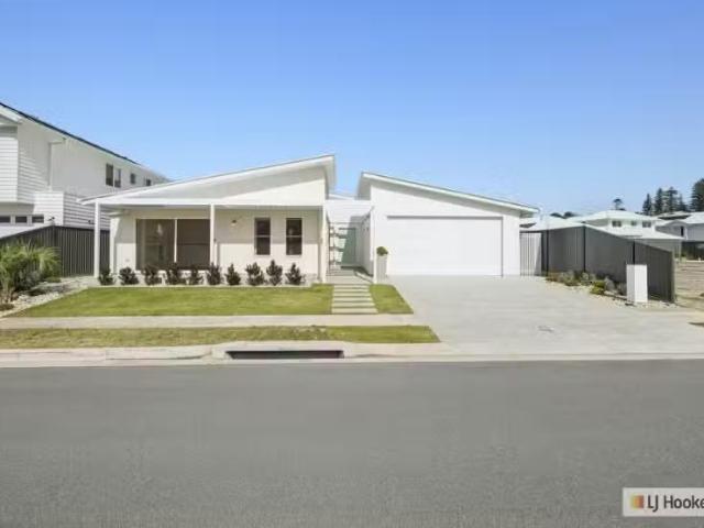 20 Sugar Mill Road, CUDGEN House for rent Listed by Sonia Don.
