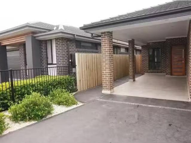 20A Dowie Drive, CLAYMORE House for rent Listed by Chelsea Wh.