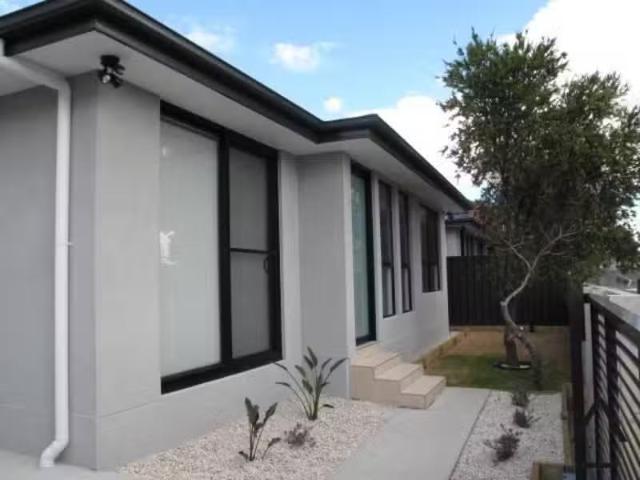 20A Hillcrest Ave, Greenacre House for rent Listed by Eva Frk.