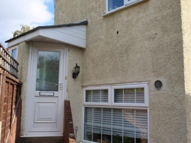 20B Windsor Drive, Dartford, DA1 3HN. 2 bed maisonette to rent £1,300 pcm £300 pw
