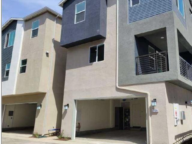 2104 Lacy Xing Dr, Santa Ana, CA 92701 | MLS #OC26161