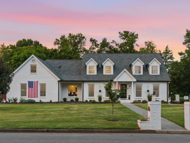 2104 Riverbend Dr