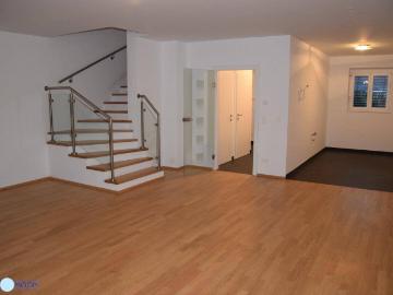 2104 Spillern, Reihenhaus B, 4 Zimmer, 168m² Wohnfläche, sonnige 18m² Terrasse, 60m² Eigengarten, großer 61m² Keller, 2 PKW Stellpl. Miete € 2.050