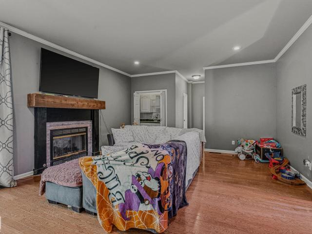 2104 Spring Hollow