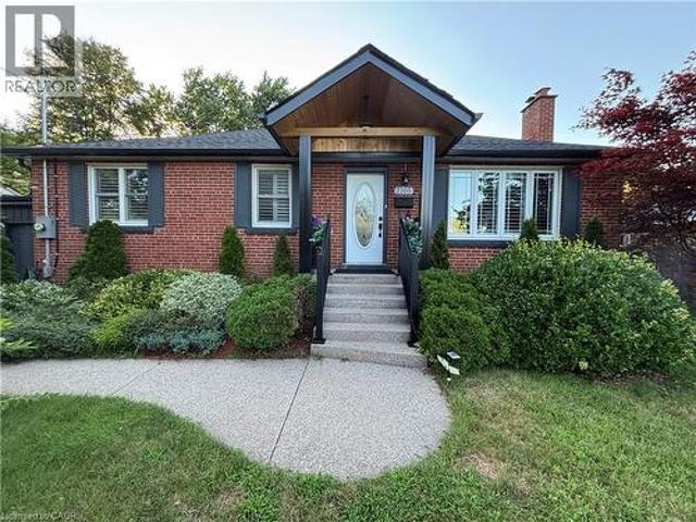 2105 Maplewood Drive, Burlington, ON, L7R 2C6 house for sale | Listing ID 40856 | Royal LePage