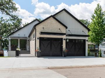 2105 Lakeshore Drive