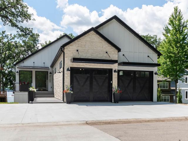 2105 Lakeshore Drive