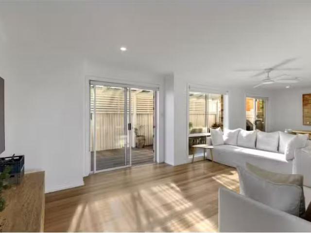 2/105 Pitt Road, North Curl Curl Townhouse for rent Listed by.