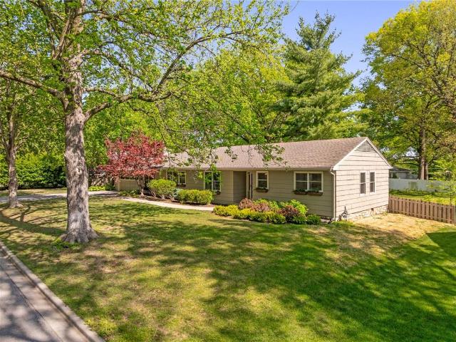2105 W 97th St, Leawood, KS 66206 | MLS #2633