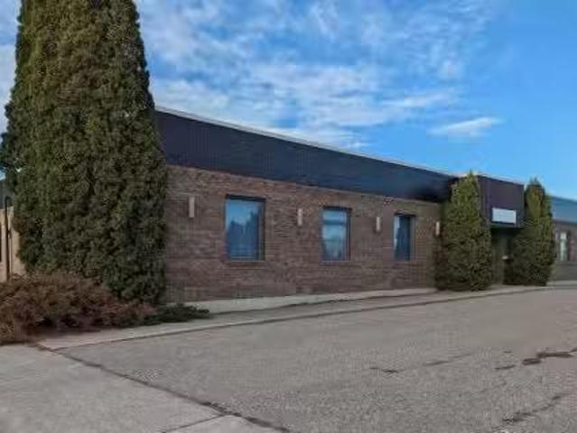 2105 20 Avenue, Coaldale, AB, T1M 0C1 commercial for lease.