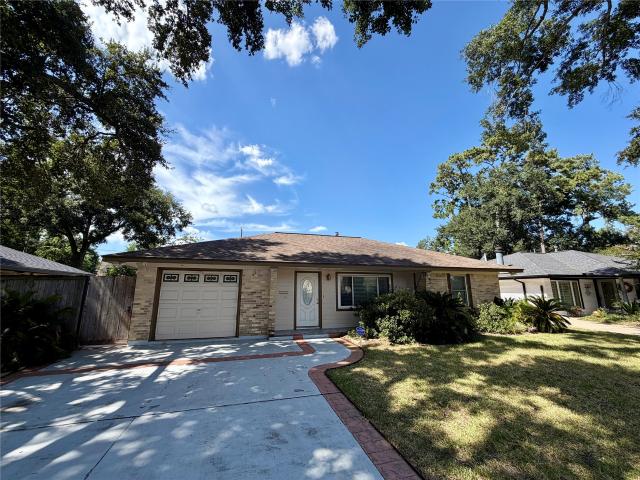 2106 Woodcrest Drive