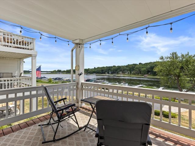 2107 Landings Ln