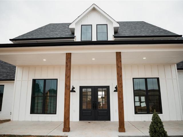 21087 N County Road 3180