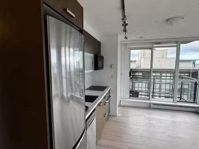 2108 10777 University Drive, Surrey, BC, V3T 0E6 Single Fami.