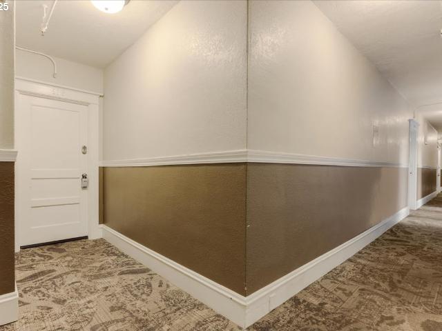 2109 nw irving st # 208