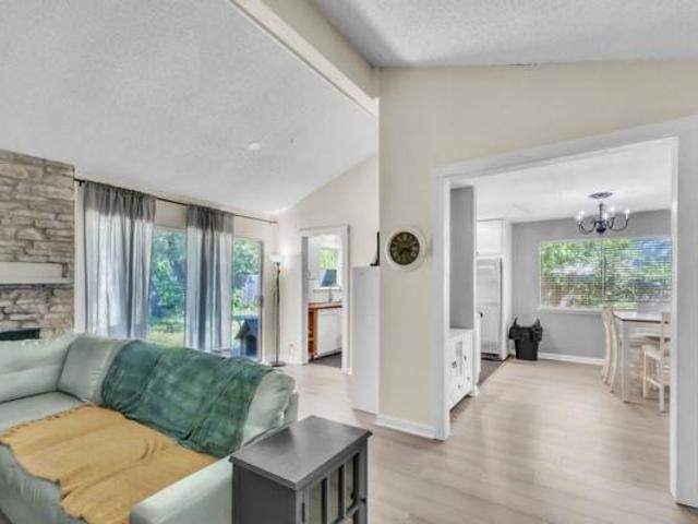 2109 N Cannes Dr
