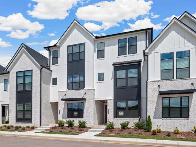 2100 Conductor Ln