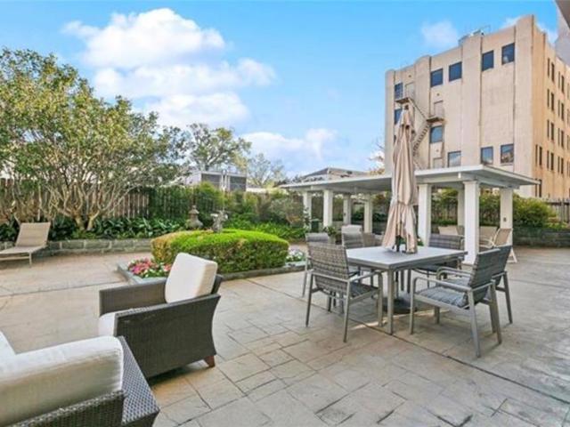 2100 St Charles Avenue # 6D