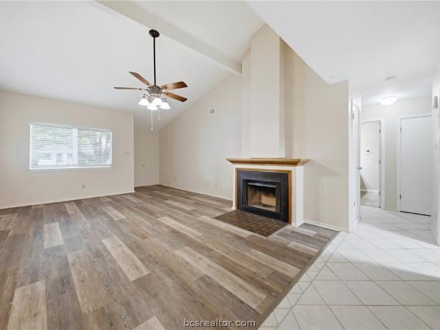 2100 Windsor Drive 13