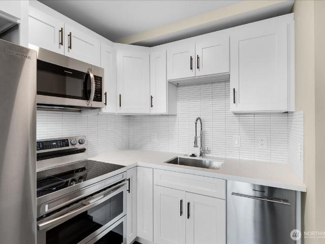 2100 3rd Avenue # 2104