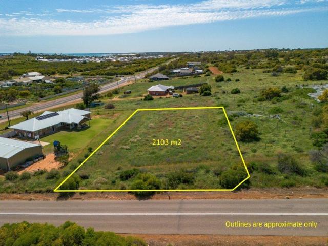 2100m2 just a few minutes from the beach!