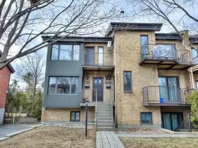 2100Z Boul. René Laennec, Laval Vimont, QC, H7M 5V3 house.