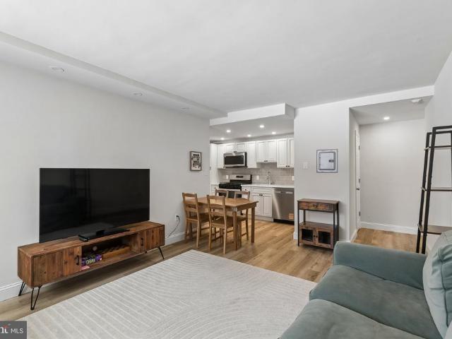 2101 Chestnut Street # 303