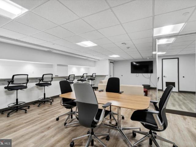 2101 17 Chestnut Street # 1612