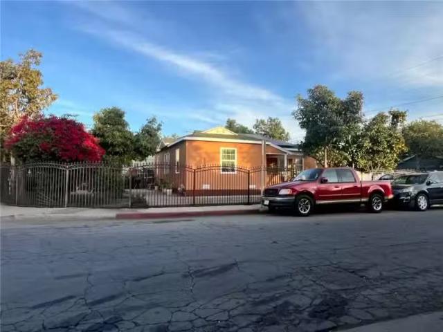 2102 E LUCIEN ST, COMPTON, CA 90222