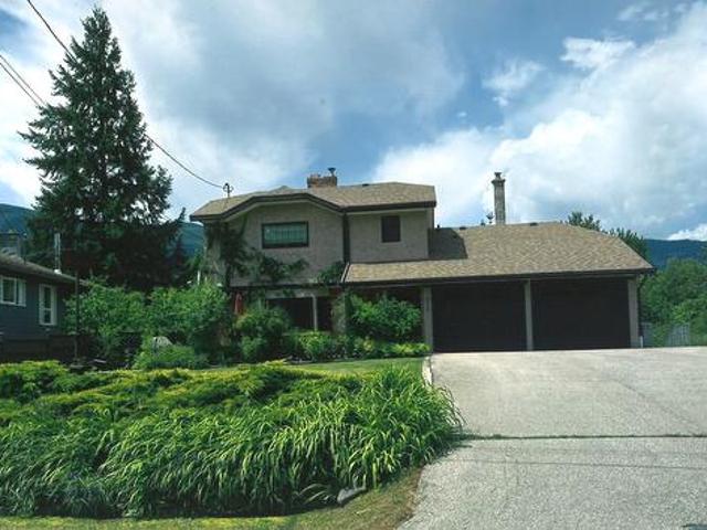 210 10Th Avenue, Nakusp, BC, V0G 1R0 house for sale | Listing ID 10377 | Royal LePage