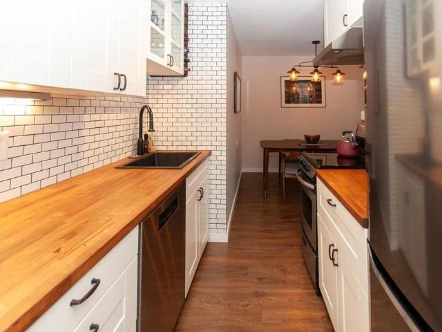 210 120 4th E, North Vancouver