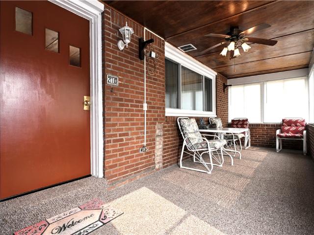 210 4th Ave