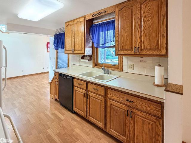 210 5th Street SE
