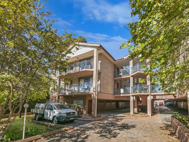 2/10 Calliope St, Guildford