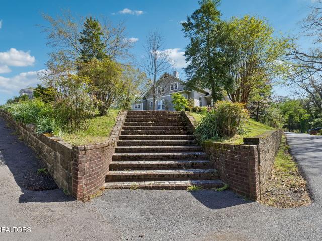 210 Clifton Heights Rd