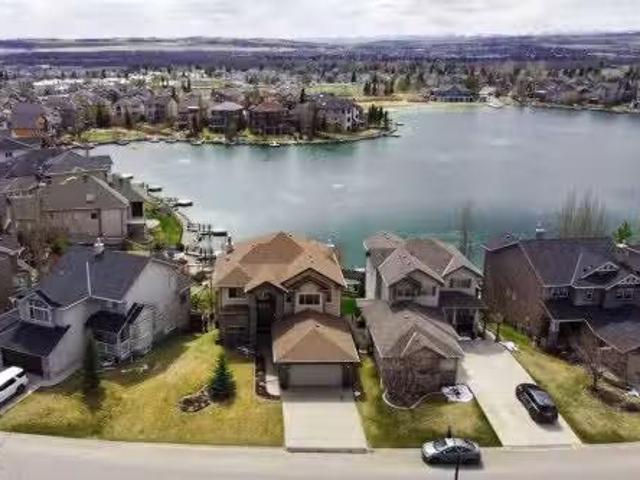 210 Crystal Shores Drive, Okotoks, AB, T1S 2C5 house for sal.