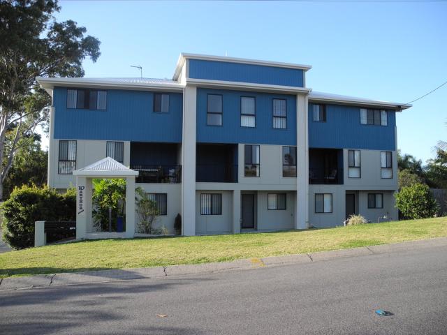 2/10 Arthur Street, BOYNE ISLAND QLD 4680