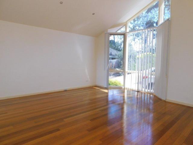 2/10 Banyule Road, Rosanna