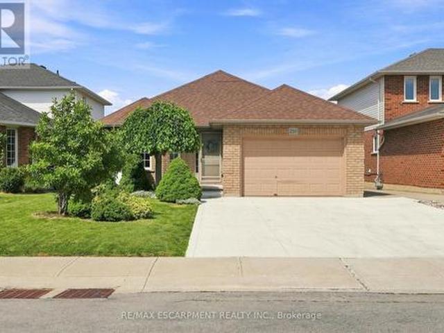 210 Bastille Street, Hamilton, ON, L9B 2G5 house for sale | Listing ID X13659 | Royal LePage